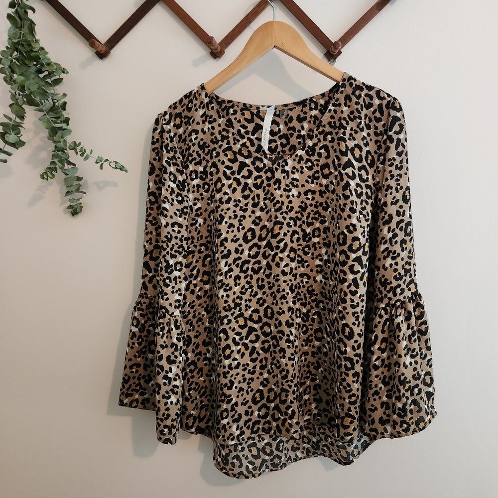 Animal print blouse bell sleeves xl